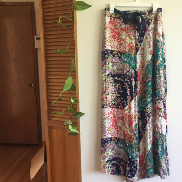 Anthropologie flowy pants - Picture 3 of 5